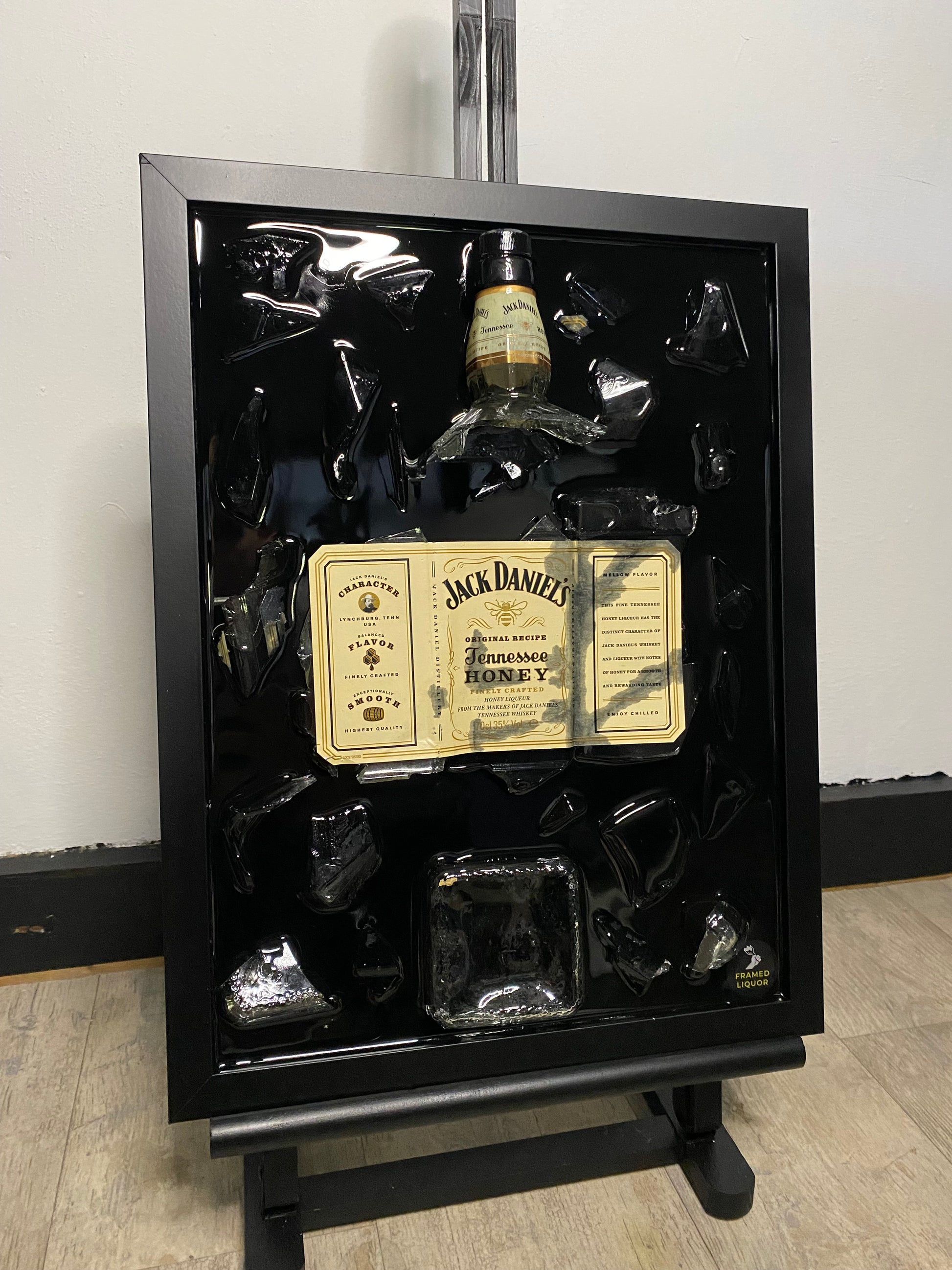 Jack Daniels Honey Broken Bottle Art, Framed Liquor, Schilderij, Smashed Bottle Art, Flessen kunst