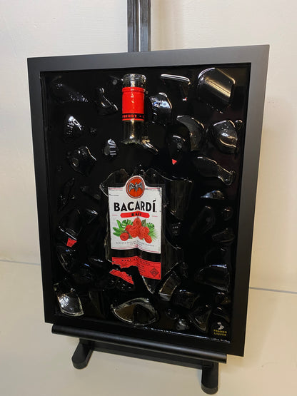 Bacardi Razz Broken Bottle Art, Framed Liquor, ingelijste drankfles, flessenkunst, muurkunst, schilderij