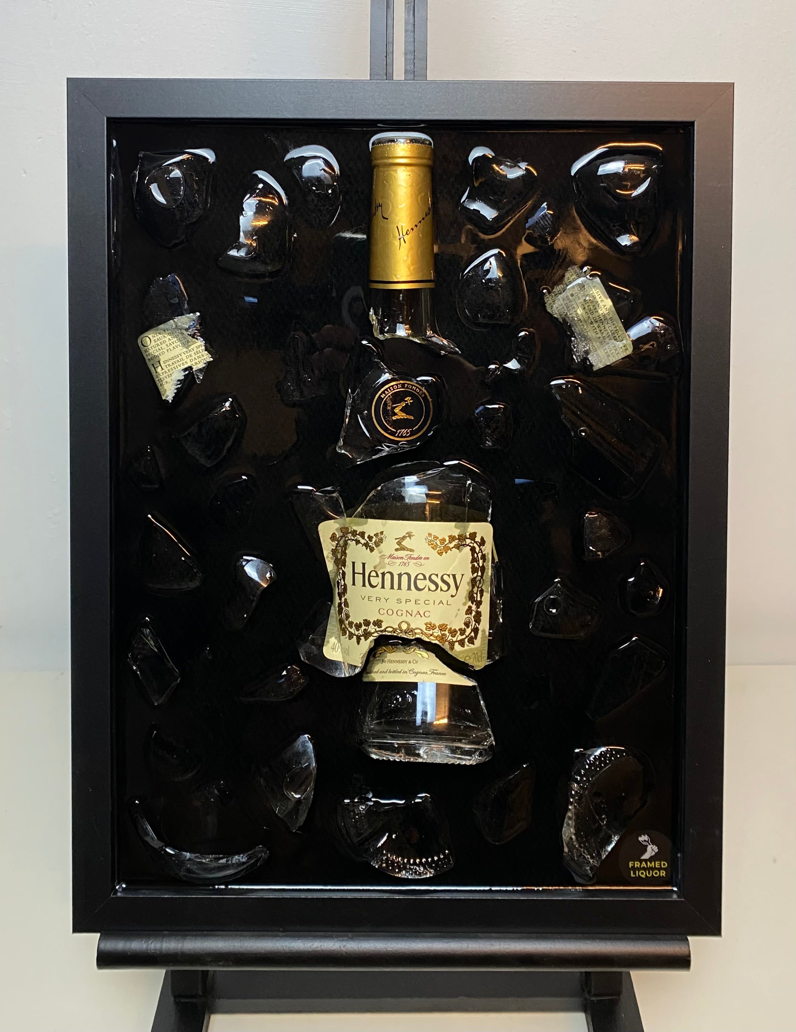 Hennessy Cognac Broken Bottle Art, Framed Liquor, ingelijste drankfles, flessenkunst, muurkunst, schilderij